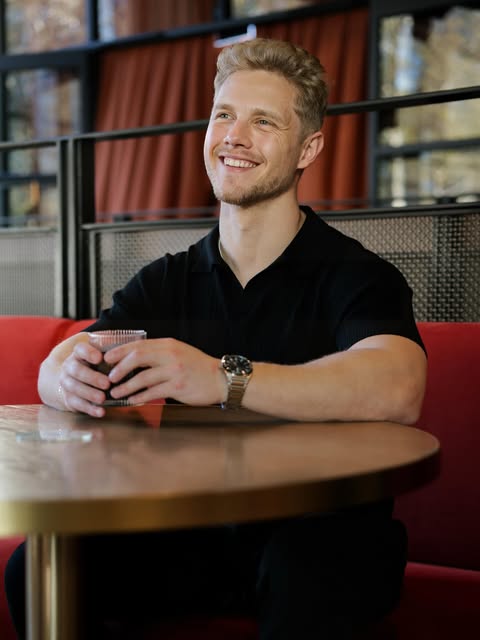 Client portrait, city lounge